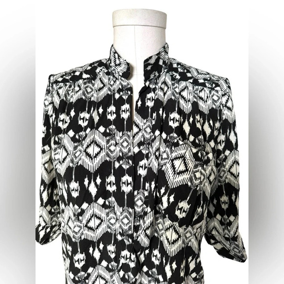 Ikat blouse with rolled sleeves in black and white - Lucy Lucy Love Stitchfix - Picture 2 of 7